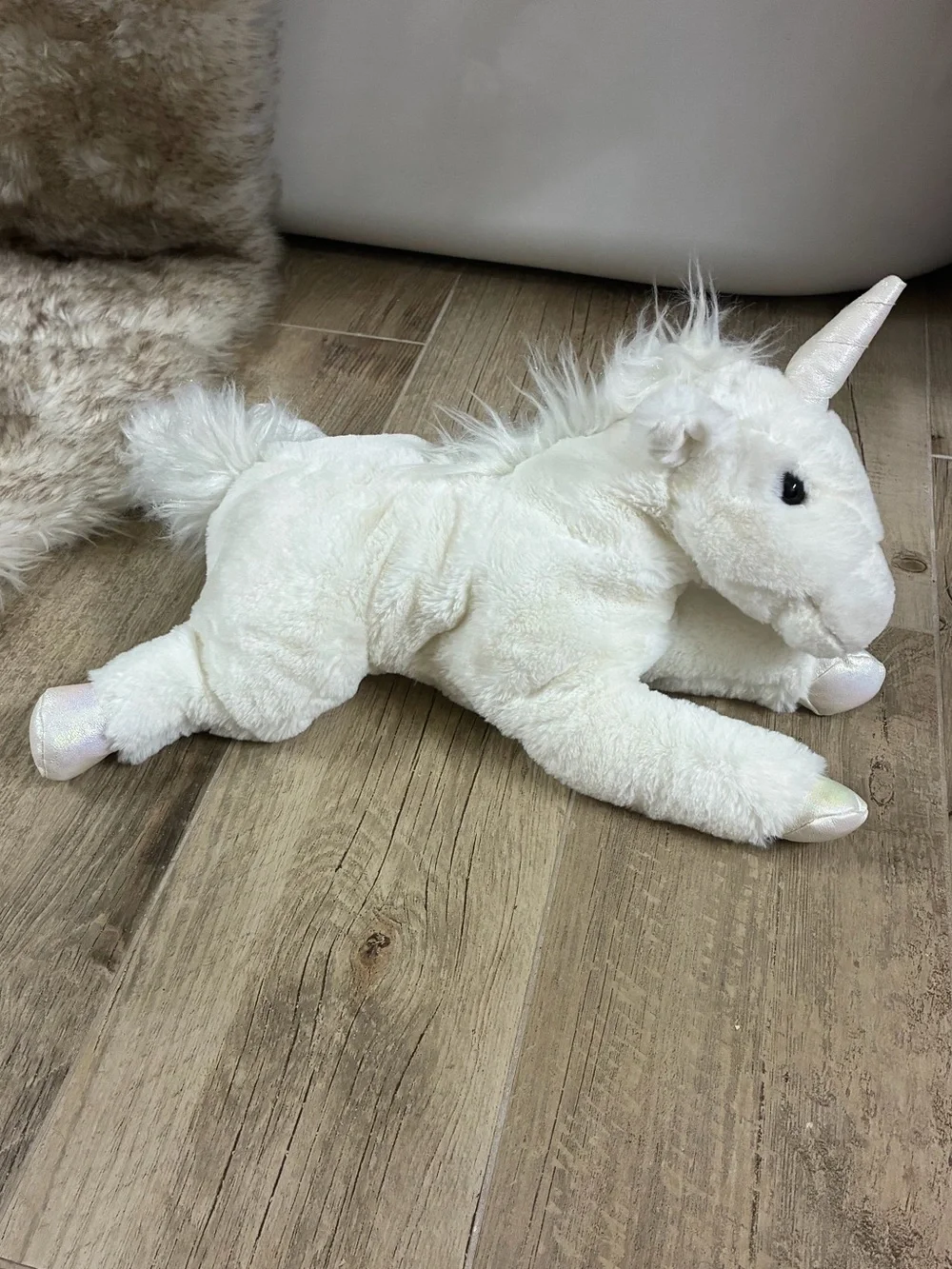 FAO Schwarz White Unicorn Plush Stuffed Animal 22” Iridescent Horn & Hooves